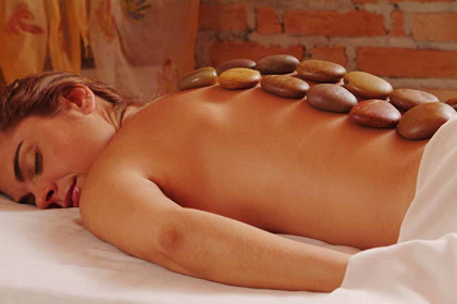 Massagem com Pedras Quentes